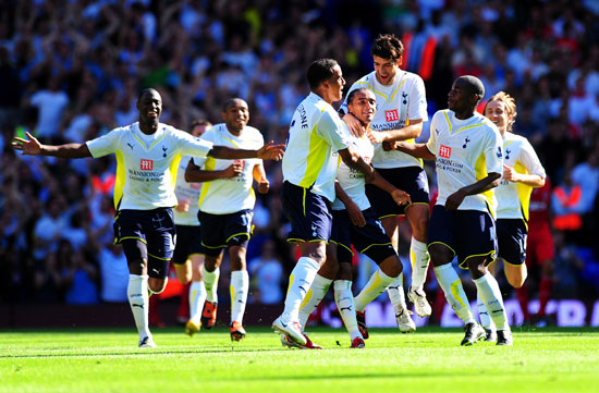 篮球湖人锁定比赛胜局，球迷狂喜