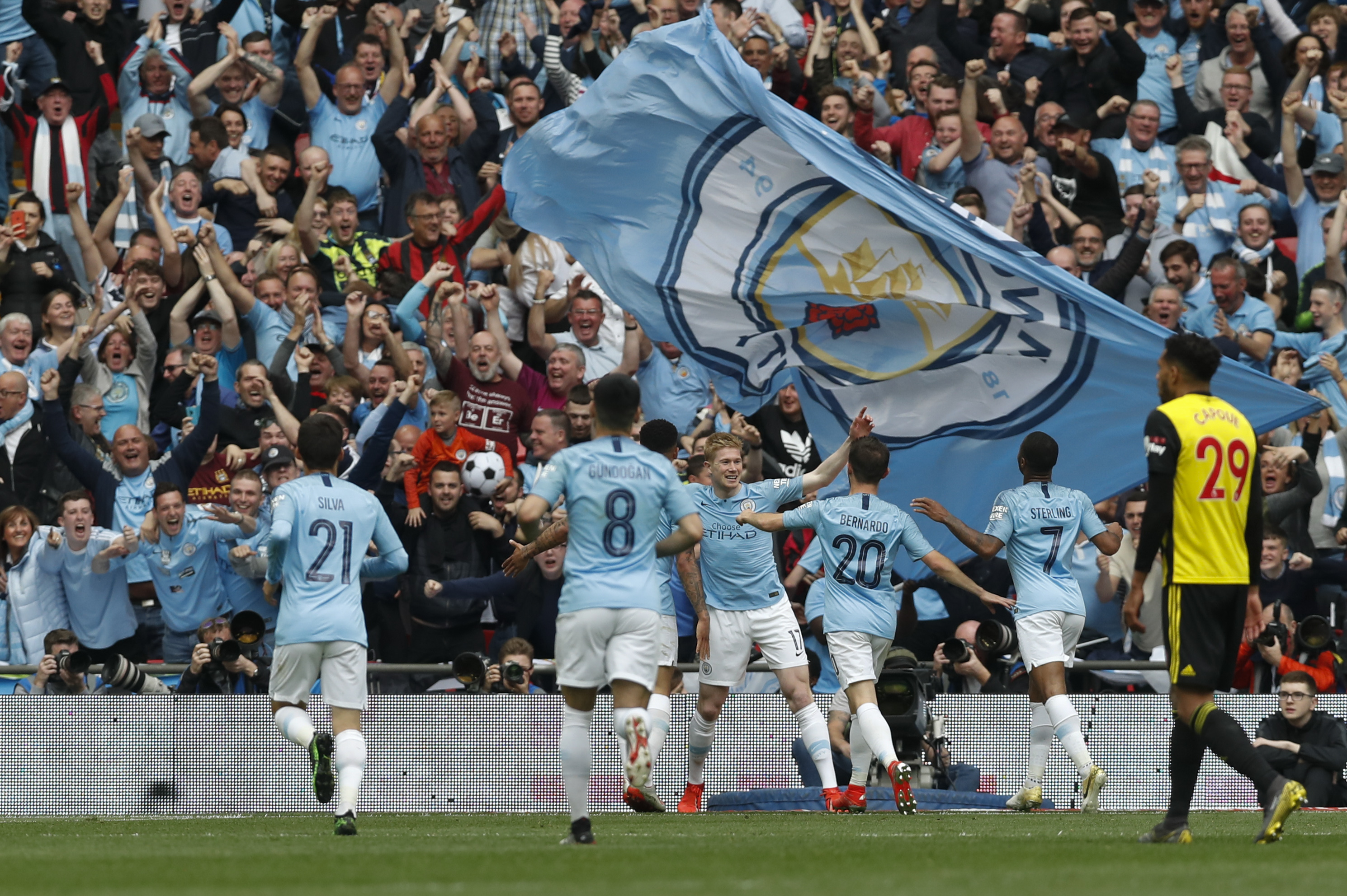 火力全开！孙颖莎王楚钦直落三局击败法国组合，助中国队先拿3分