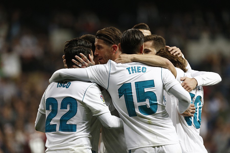 足球国足后防双塔表现稳固