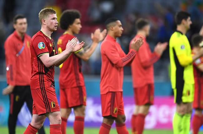 北青：约十人获国足新帅面试资格，邵佳一、李霄鹏等在列（北青：国足新帅面试名单约10人，邵佳一、李霄鹏等入围）