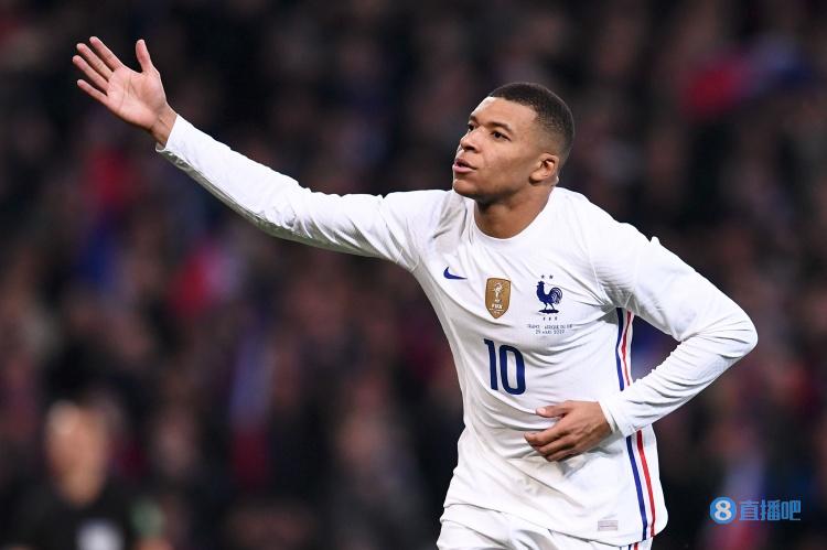 德天空：拜仁无意放走基亚拉，新合同正在筹备中（德国天空体育：拜仁不考虑放走基亚拉，续约已在推进）